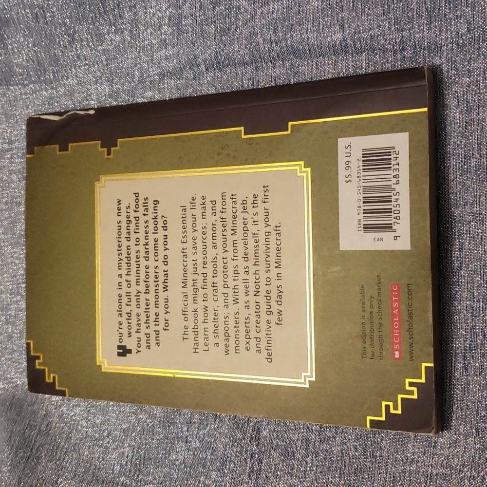 *GUC* MINECRAFT Essential Handbook- paperback - Picture 2 of 7